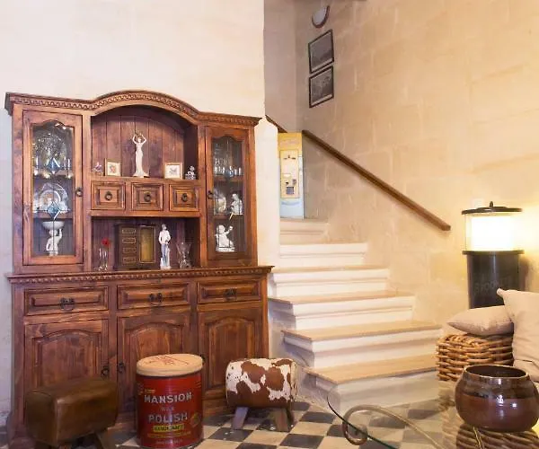 Nyaraló Maltese Town House